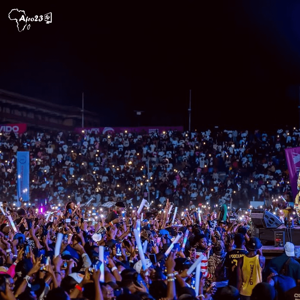The Crowd at 5ive Tour Abuja